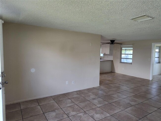 Building Photo - 2333 Roselawn Dr