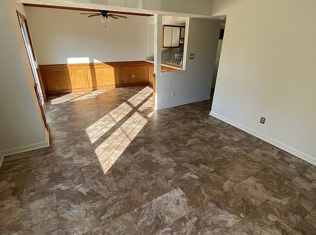 Building Photo - 46355 Columbus Dr