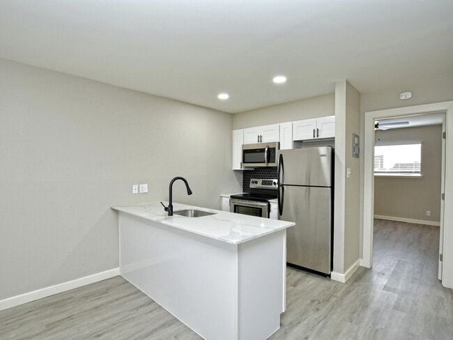 Building Photo - District 53