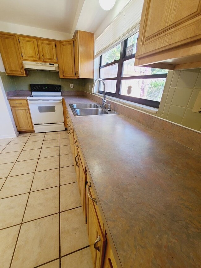 Building Photo - Charming Four Bedroom One Bathroom House p...