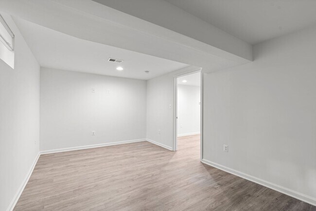 Building Photo - 3BR/4BA - Silver Spring Rambler on Quiet Cul-de-Sac Near Sligo Creek Park
