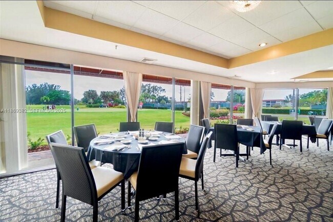 Building Photo - 671 S Hollybrook Dr