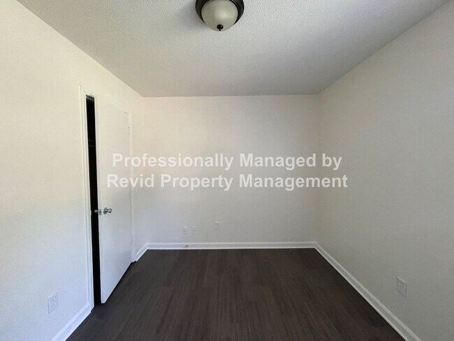 Building Photo - SECTION 8 ACCEPTED