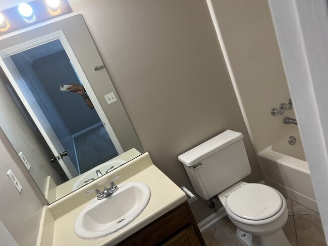 Building Photo - 3476 Kingswood Run