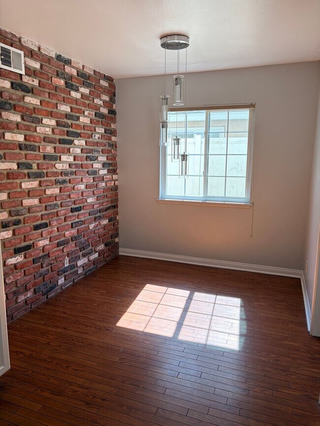 Building Photo - Charming 3 Bed 2 Bath Pool Home in City of Orange