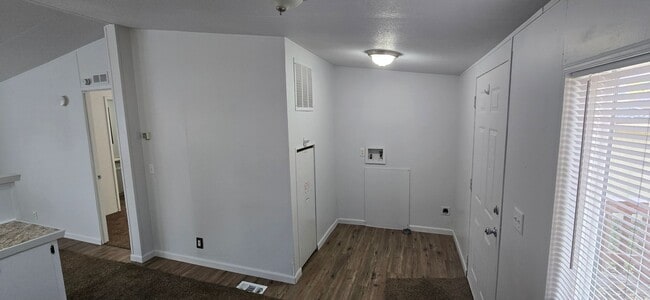 Building Photo - 5529 Shasta Way