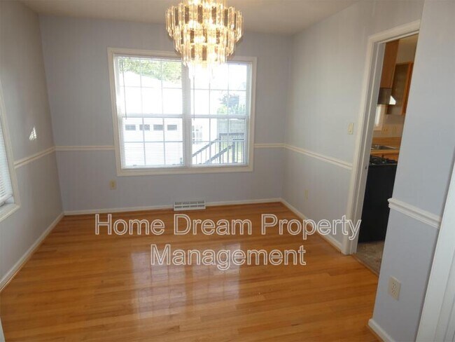Building Photo - 2623 Van Buren St