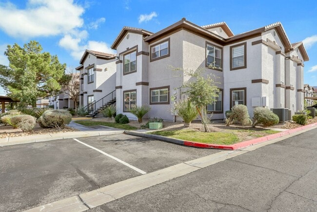 Building Photo - Bright Ground-Floor Condo in Gated Traverse Point with Pool & Spa Amenities