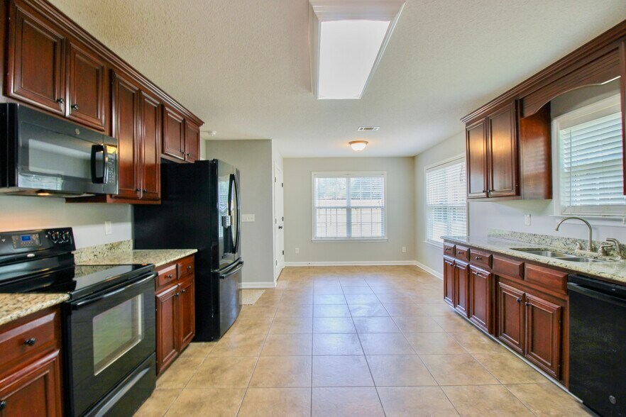 Building Photo - 60 Palmetto Pines Cir