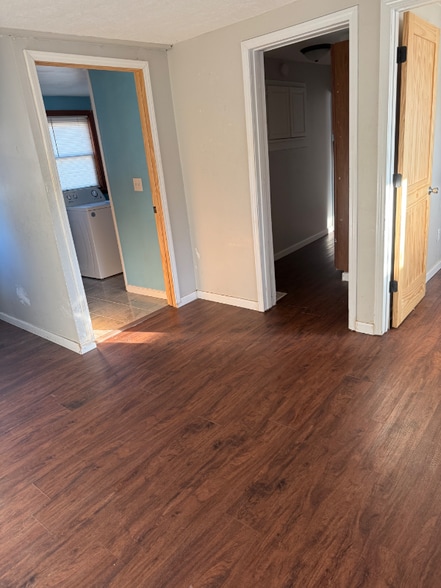 Building Photo - 327 W Shaw St