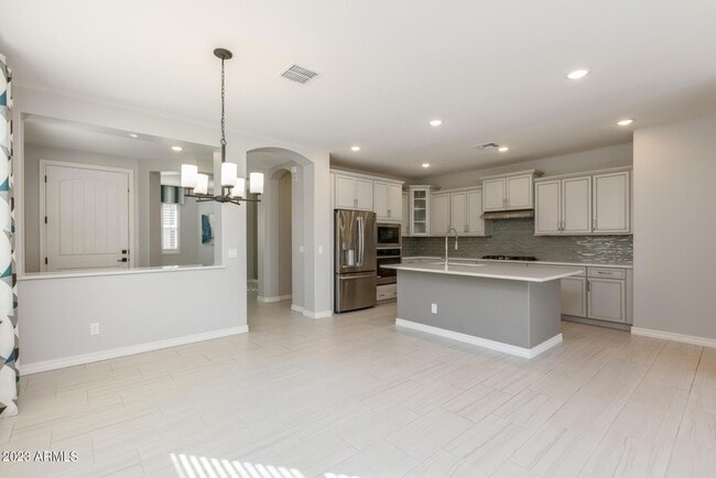 Building Photo - 15292 W Linden St