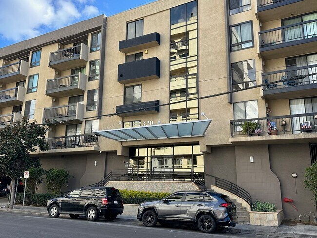 Building Photo - 7320 Hawthorn Ave