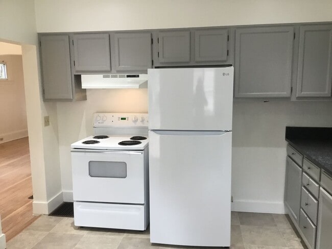 Building Photo - URBAN CHARMER