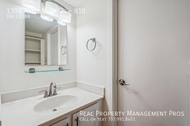 Building Photo - 1300 Army Navy Dr