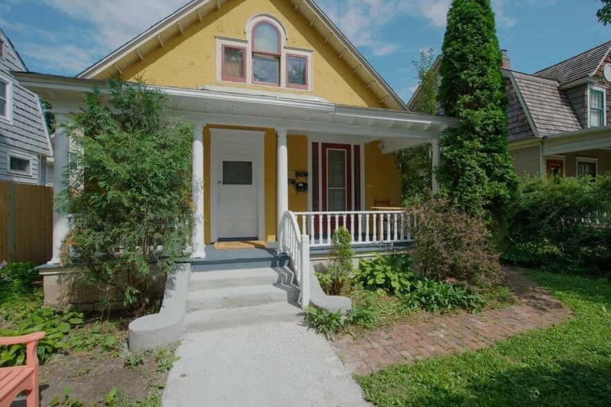 Primary Photo - 3205 Grand Ave S