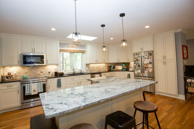 Building Photo - Charming Southern Pines Home on a Spacious...