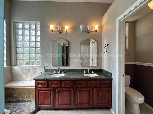 Building Photo - 774 E Maria Ln