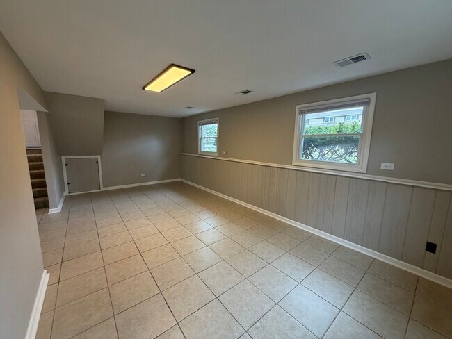 Building Photo - 109 Hickory Dr