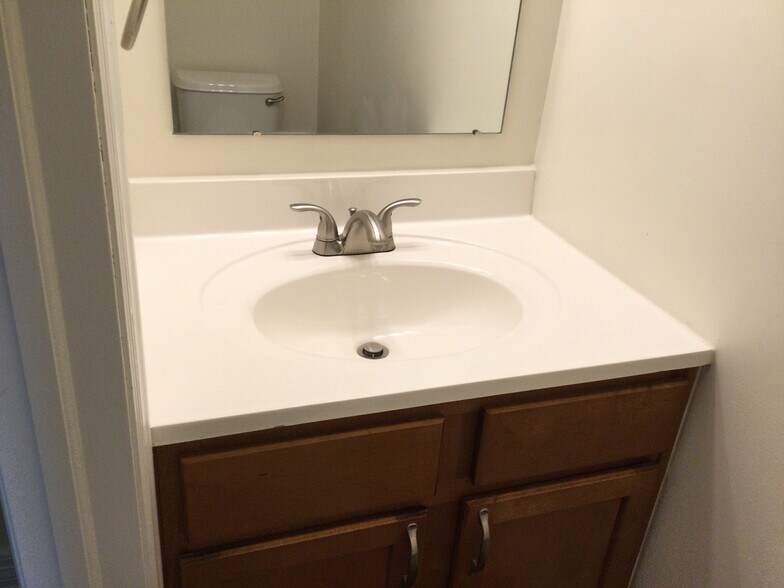 Building Photo - 2083 Shetland St