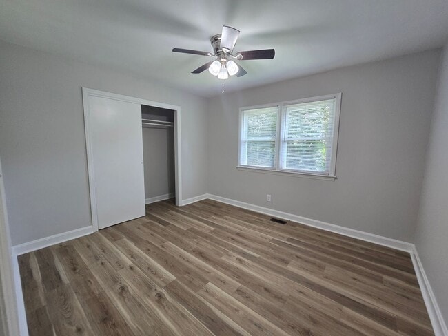 Building Photo - NEW LISTING!!!!!