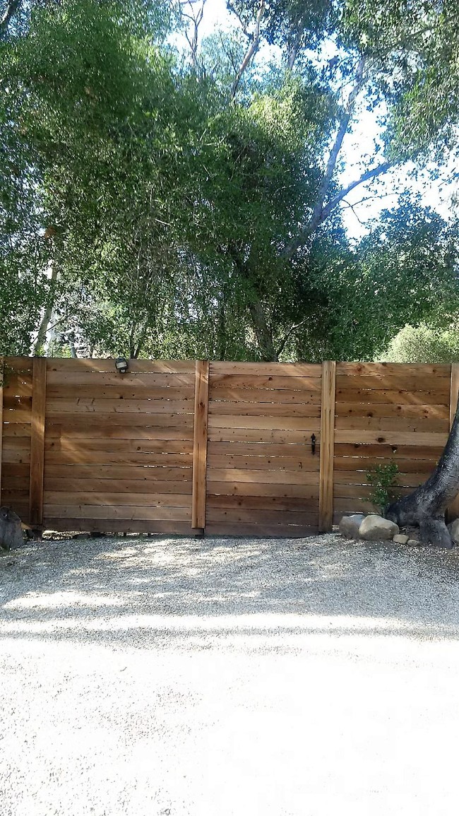 Building Photo - 25605 Wildwood Dr