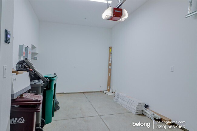 Building Photo - 105 Uptown Cir