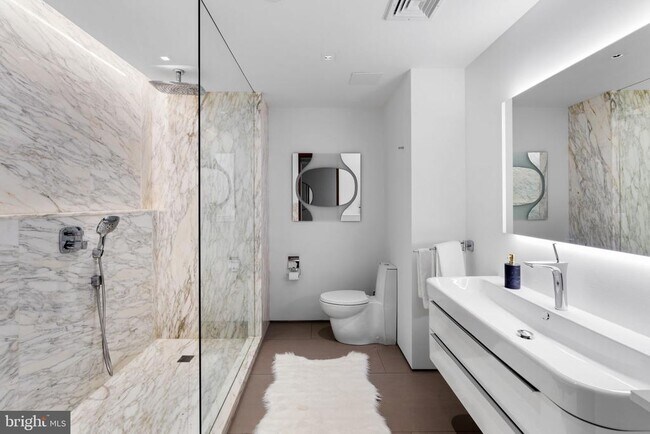 Building Photo - 210 W Rittenhouse Square