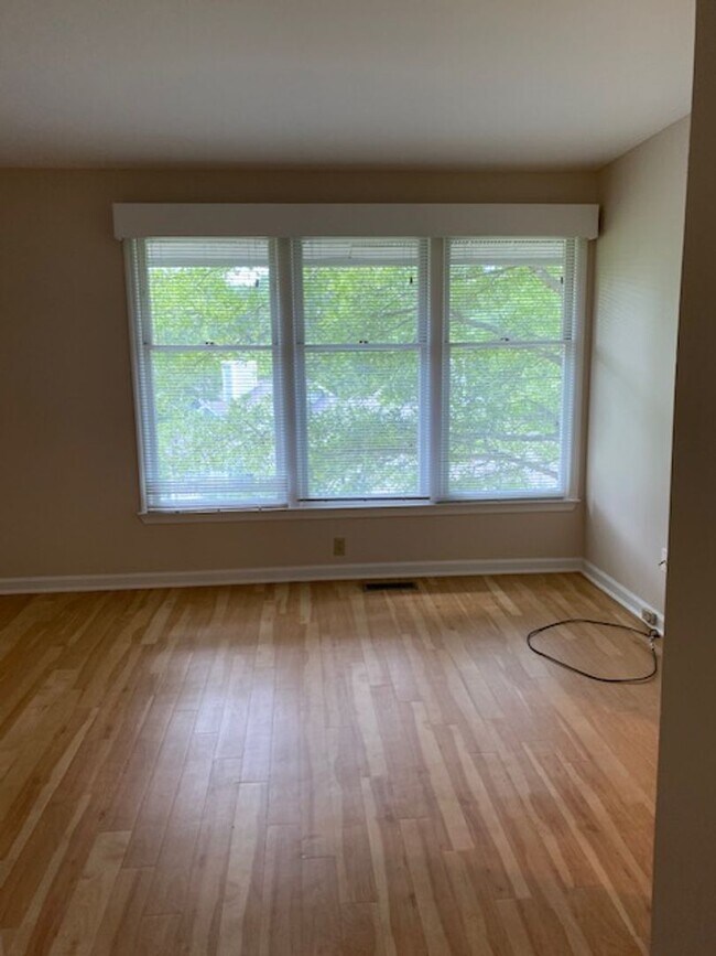 Building Photo - Spacious Chapel Hill Living with Resort-St...