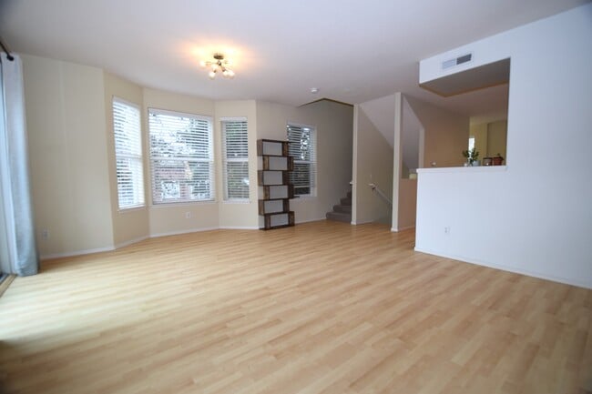 Building Photo - 232 NE 76th Ave