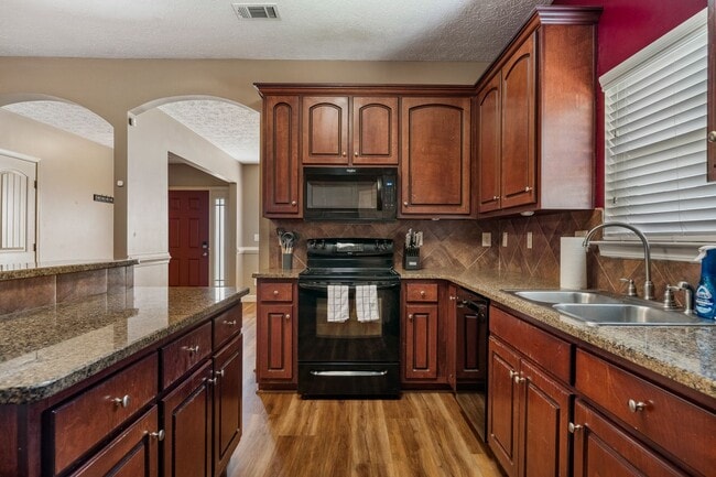 Building Photo - 3 Bedroom, 2 Bath, 1826 Heated Sq Ft Home ...