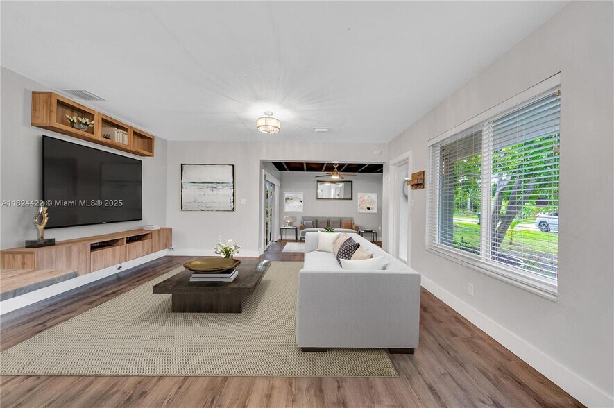 Building Photo - 4764 NE 15th Way