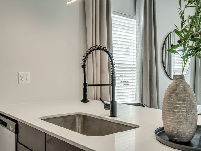 Building Photo - Glenhaven Townhomes