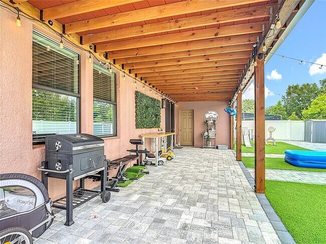 Building Photo - 911 La Terraza Lane