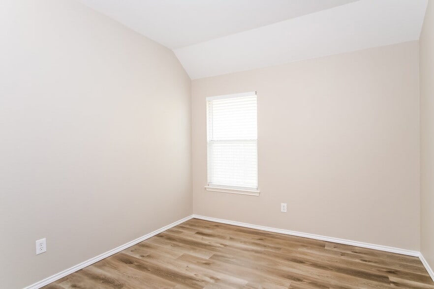 Building Photo - 837 Clear Springs Hollow