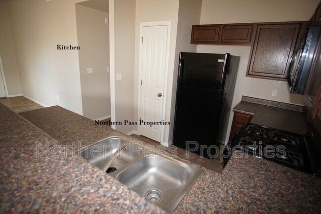 Building Photo - 10692 Canyon Sage Dr