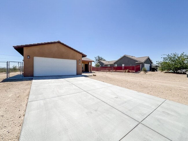 Building Photo - 29 Palms Home with Solar