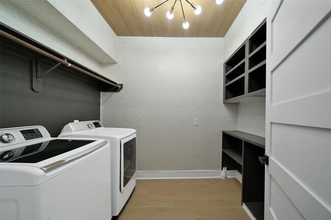 Building Photo - 140 S Timber Top Dr