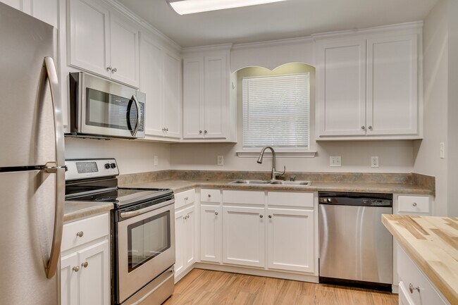 Building Photo - 247 Merion Ct