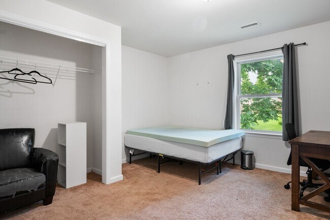 Building Photo - 1313 Giles Rd