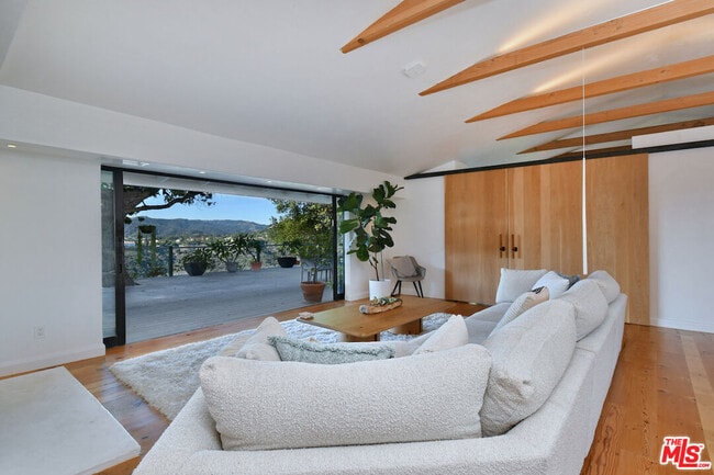 Building Photo - 2145 Linda Flora Dr