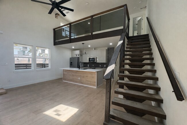 Building Photo - High-End New Construction Townhome Walk to UT!