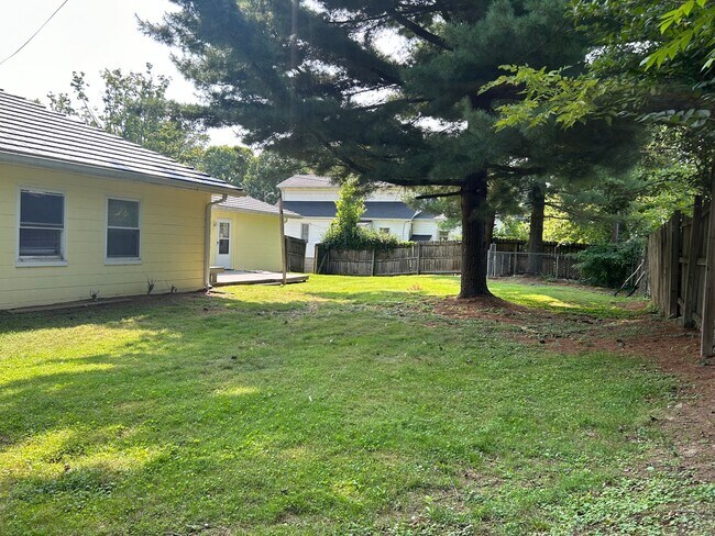 Building Photo - Available August 20th, 2026!!