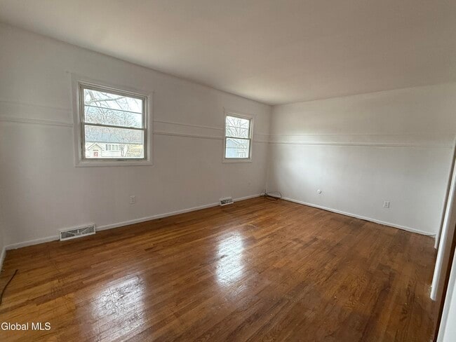 Building Photo - 5 Dowling Rd