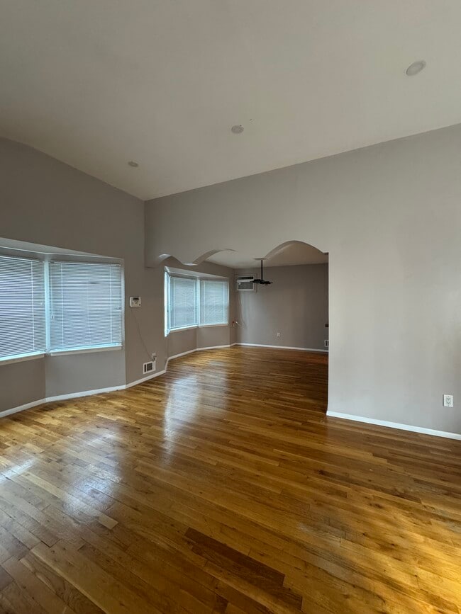 Building Photo - 1206 Rockland Ave