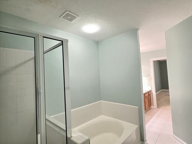 Building Photo - 7 Preakness Dr