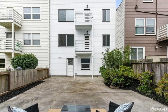 Building Photo - 1204 Funston Ave