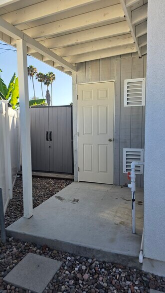 Building Photo - 10281 Courson Dr