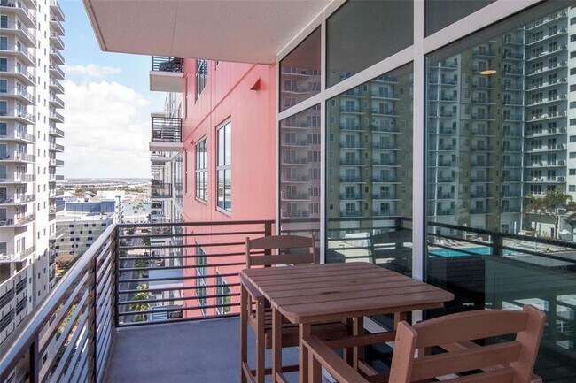 Building Photo - 1120 E Kennedy Blvd