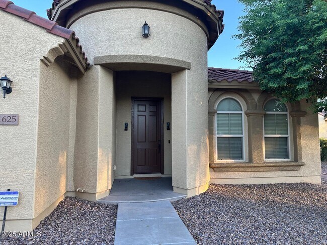 Building Photo - 1625 W Pelican Ct