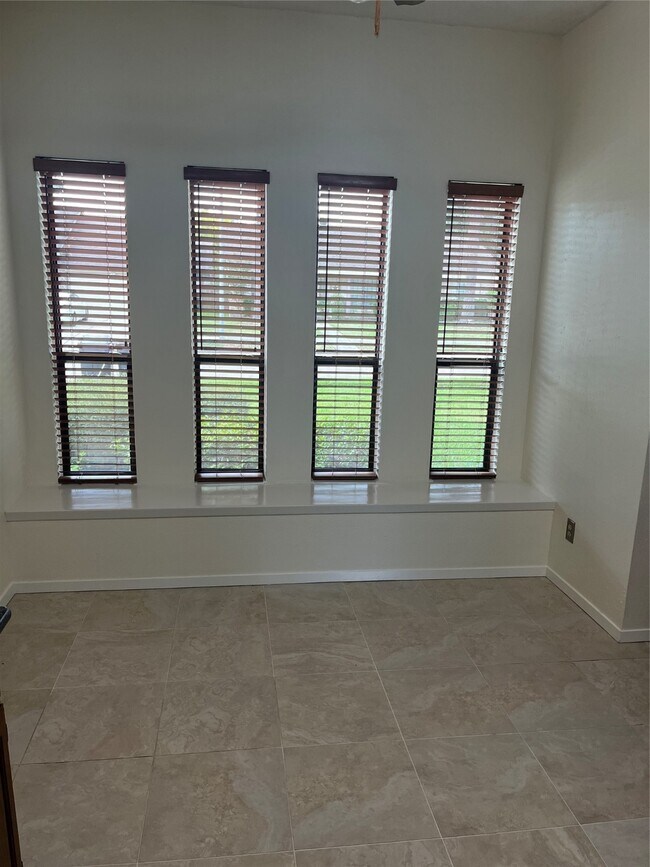 Building Photo - 4250 Bridledon Ln
